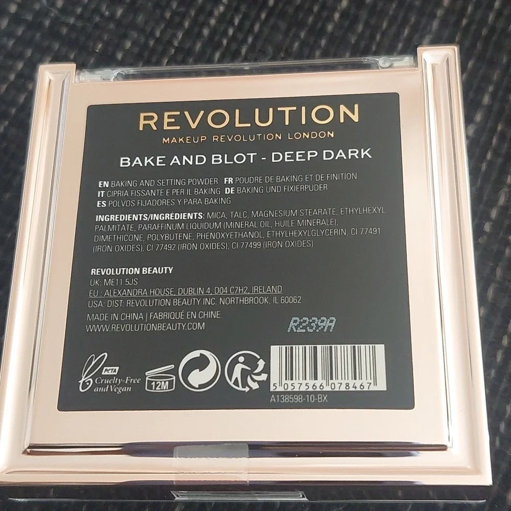 Revolution bake and blot Deep Dark‎